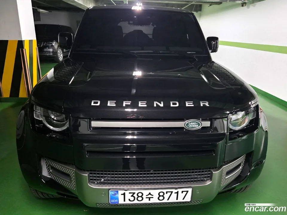 Land Rover Defender 110 P300 X- SE 2025 — фото 1, купить с доставкой в Москву