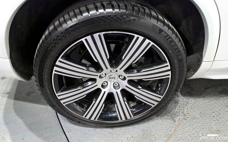 Volvo XC90 B6 2022 — миниатюра 2