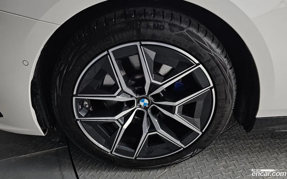BMW 5 Series 520i M 2025 — миниатюра 2