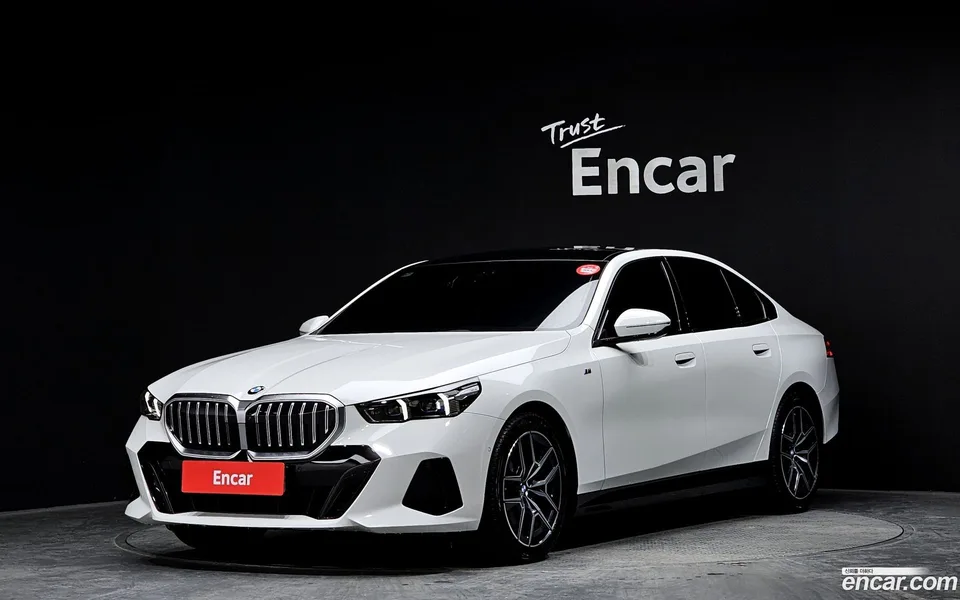 BMW 5 Series 520i M 2025 — фото 1, купить с доставкой в Москву