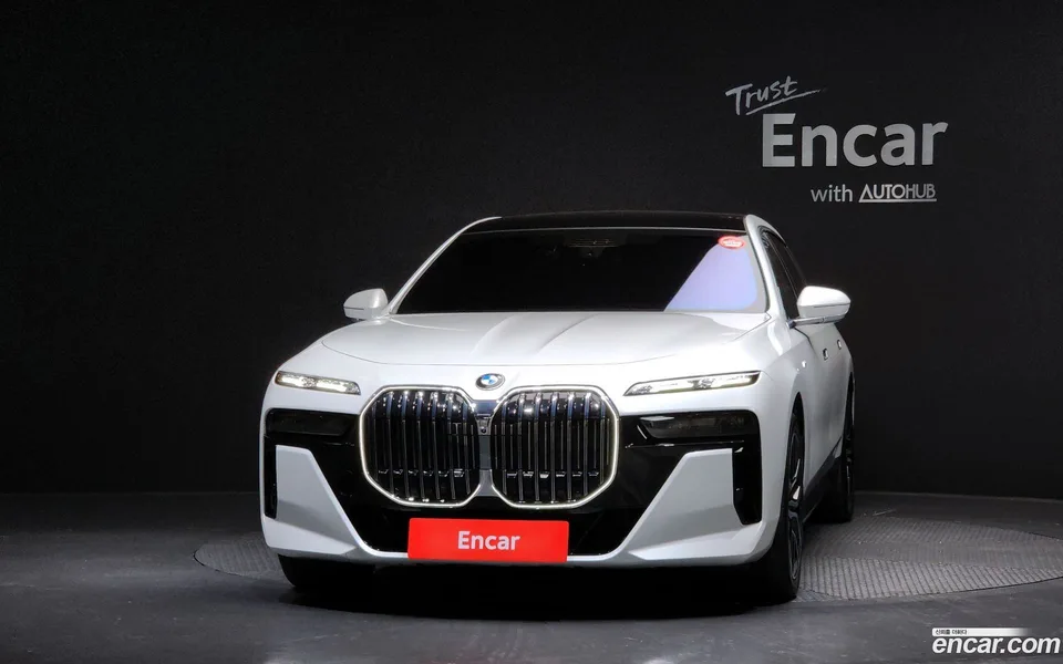 BMW 7 Series 740i xDrive M 2024 — миниатюра 3