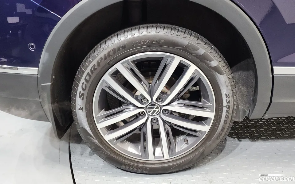 Volkswagen Tiguan Allspace 2.0 TSI 2023 — миниатюра 2