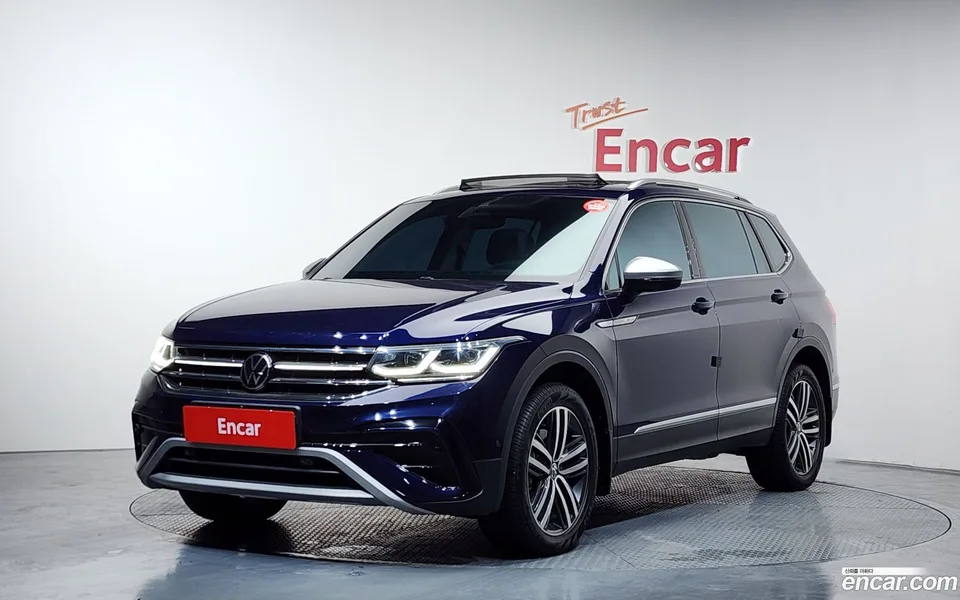 Volkswagen Tiguan Allspace 2.0 TSI 2023 — фото 1, купить с доставкой в Москву
