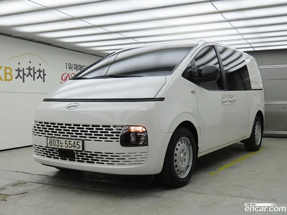 Hyundai Staria 5 2022 — фото 1, купить с доставкой в Москву
