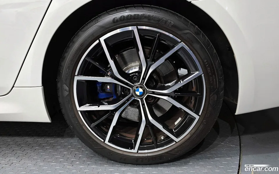 BMW 5 Series 530i M 2022 — миниатюра 2