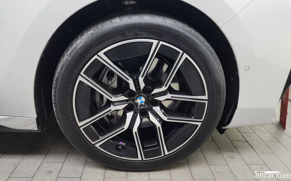 BMW 7 Series 740i xDrive M 2024 — миниатюра 2