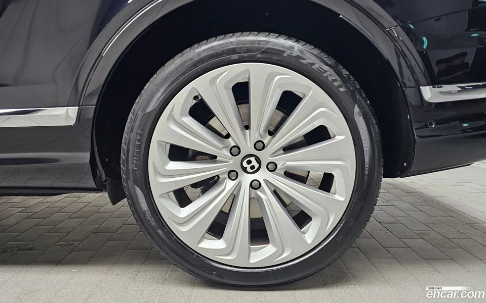 Bentley Bentayga 4.0 V8 2023 — миниатюра 5