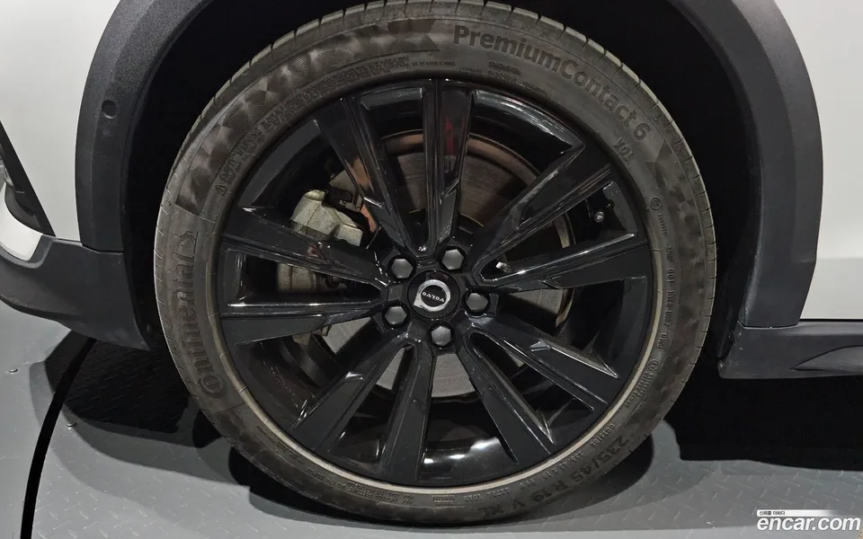 Volvo V60 Cross Country B5 AWD 2023 — миниатюра 2