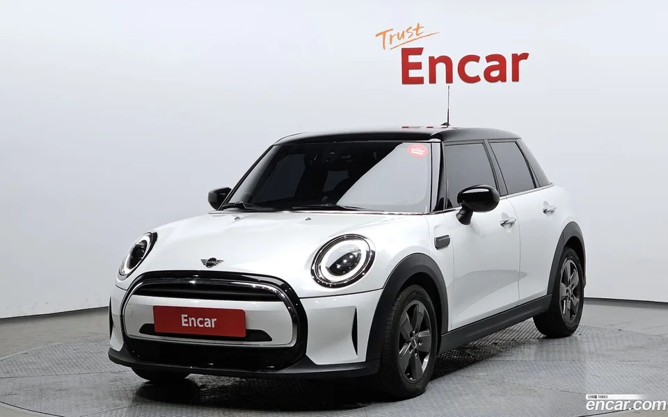 MINI Cooper 5 2023 — фото 1, купить с доставкой в Москву