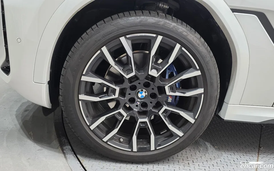 BMW X6 xDrive40i M 2025 — миниатюра 2