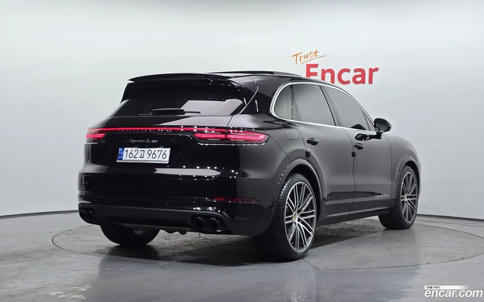 Porsche Cayenne 4.0 2023 — миниатюра 2