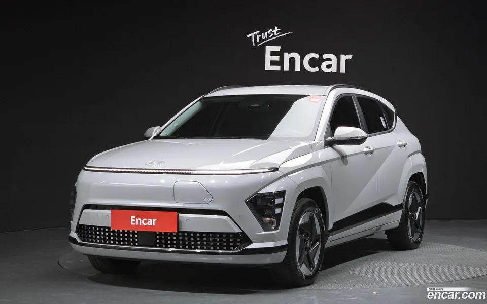 Hyundai Kona Electric 2023 — фото 1, купить с доставкой в Москву