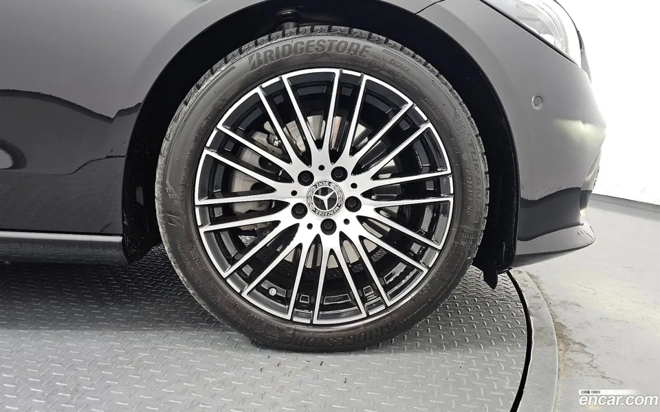 Mercedes-Benz C-Class C300 4MATIC 2024 — миниатюра 5