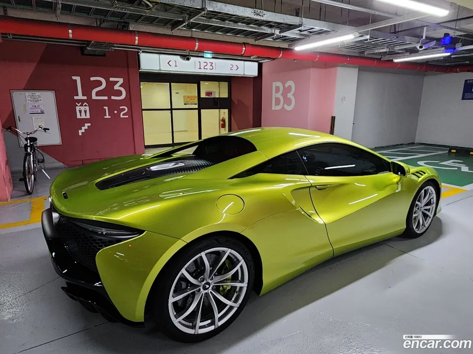 McLaren Artura 3.0 2023 — миниатюра 2