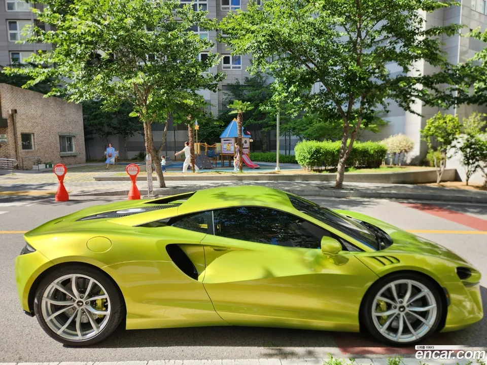 McLaren Artura 3.0 2023 — фото 1, купить с доставкой в Москву