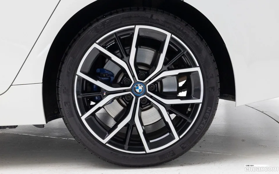 BMW 5 Series 530e M 2022 — миниатюра 5