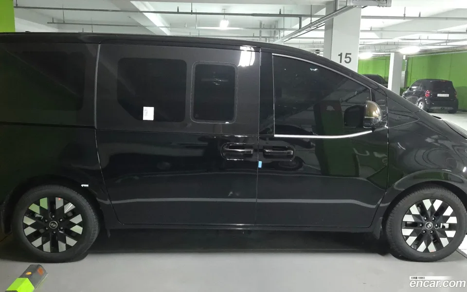Hyundai Staria 4WD 7 2025 — миниатюра 5