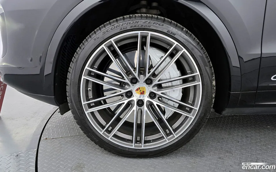 Porsche Cayenne 4.0 2023 — миниатюра 2