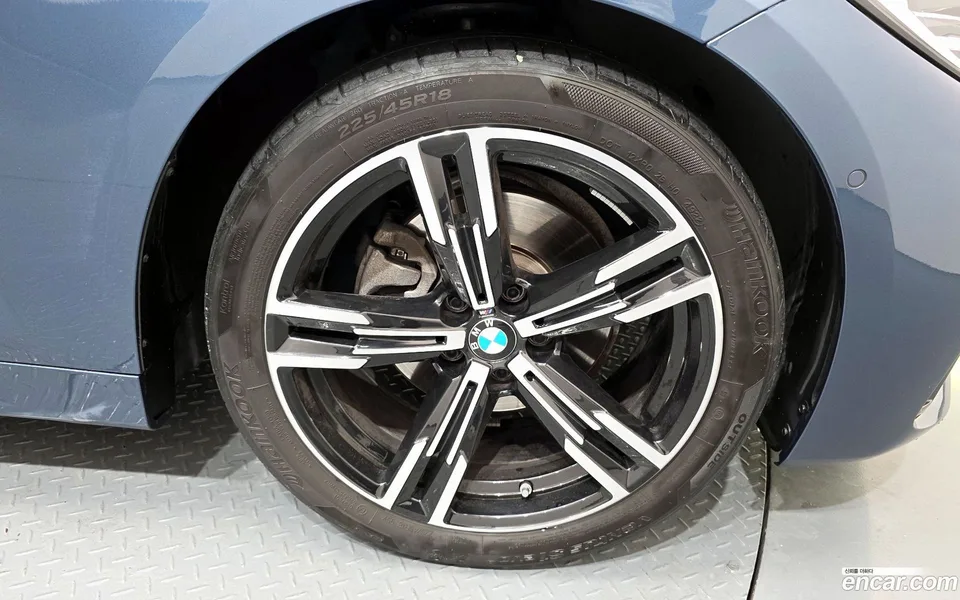 BMW 4 Series 420i M 2023 — миниатюра 5