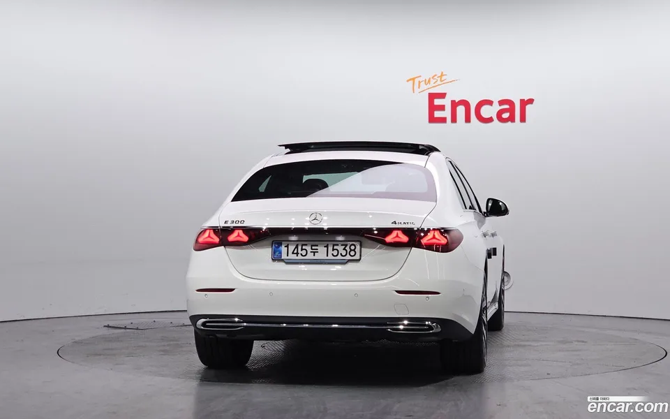 Mercedes-Benz E-Class E300 4MATIC 2025 — миниатюра 4