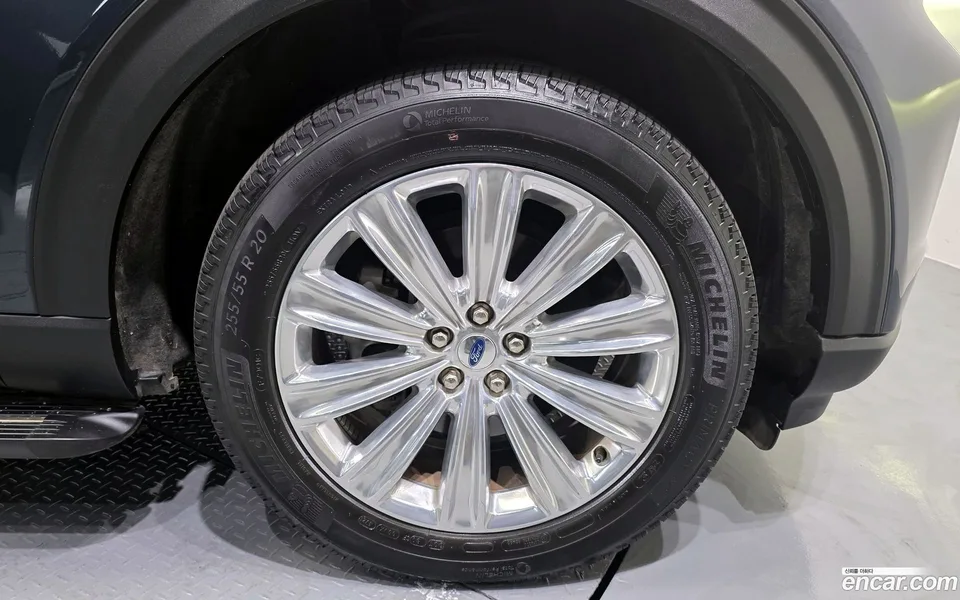 Ford Explorer 2.3 4WD 2022 — миниатюра 2
