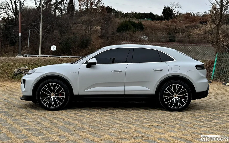 Porsche Macan Electric 4S 2025 — миниатюра 5