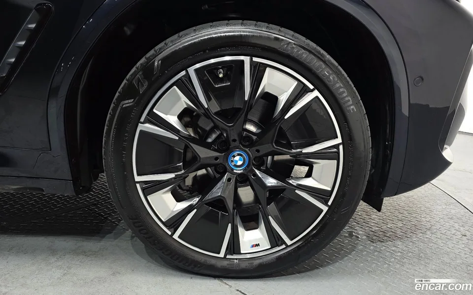 BMW iX3 M 2022 — миниатюра 2