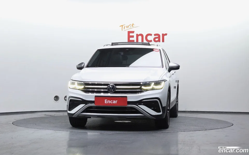 Volkswagen Tiguan Allspace 2.0 TSI 2023 — миниатюра 3