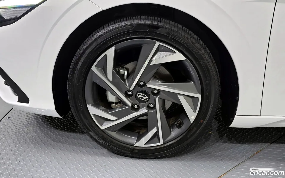 Hyundai Avante CN7 1.6 2024 — миниатюра 2