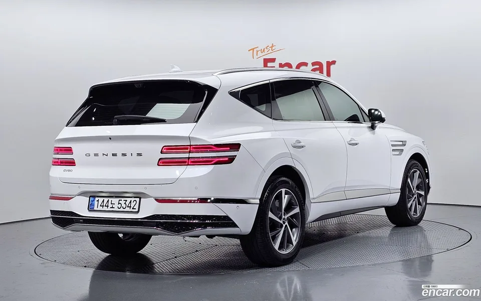Genesis GV80 2.5T 2WD 2024 — фото 1, купить с доставкой в Москву