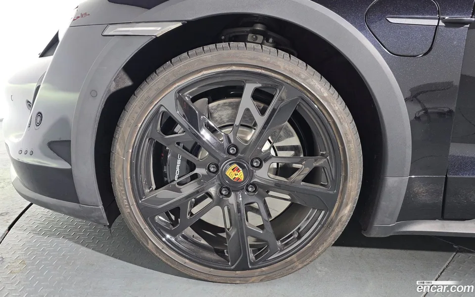 Porsche Taycan 2022 — миниатюра 4