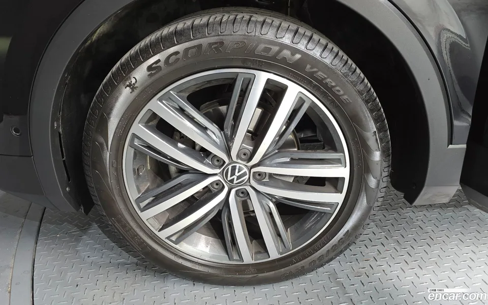 Volkswagen Tiguan 2.0 TDI 2024 — миниатюра 2