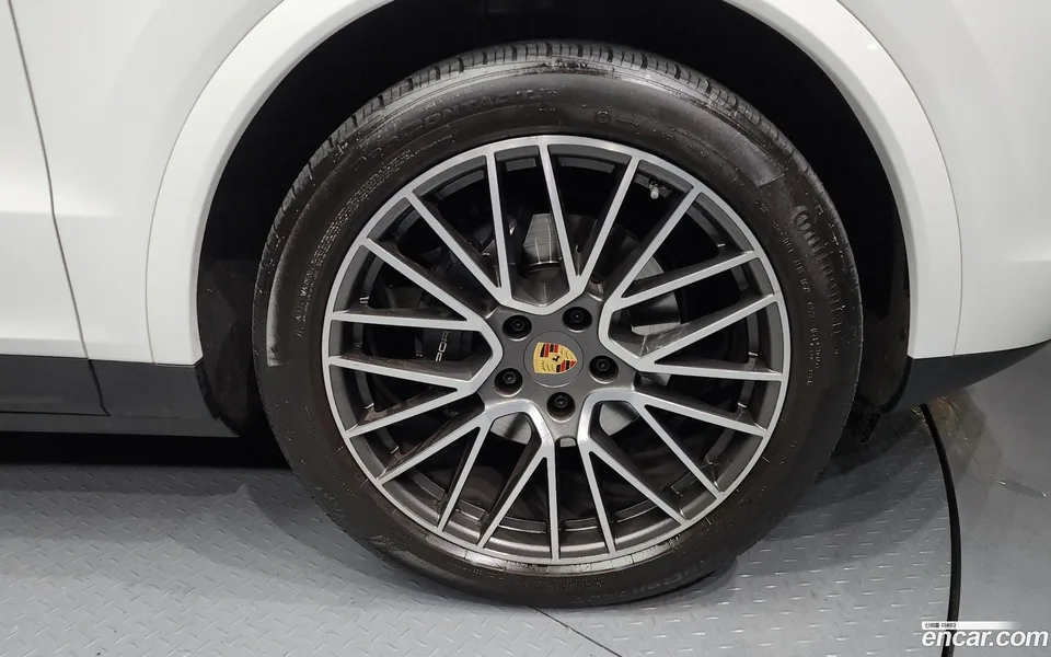 Porsche Cayenne 3.0 2023 — миниатюра 2