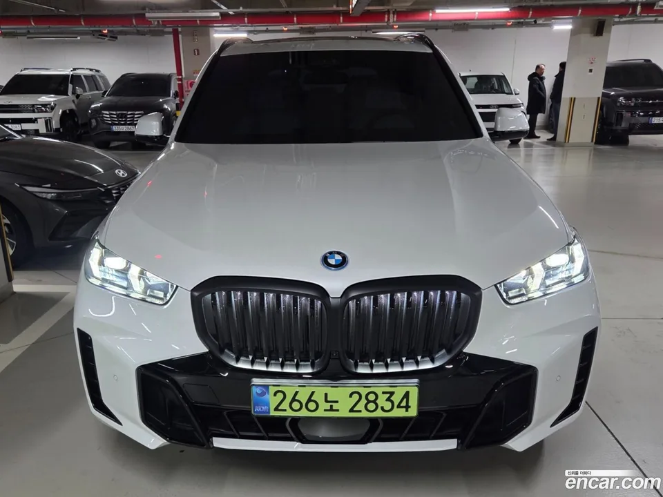 BMW X5 xDrive 50e M 2025 — фото 1, купить с доставкой в Москву