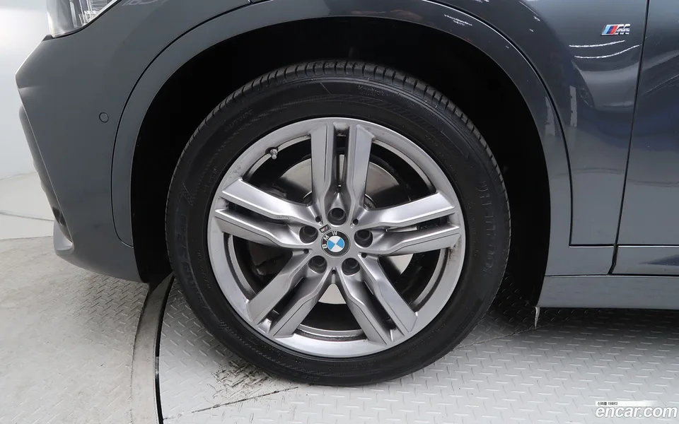 BMW X1 xDrive 20i M 2022 — миниатюра 2