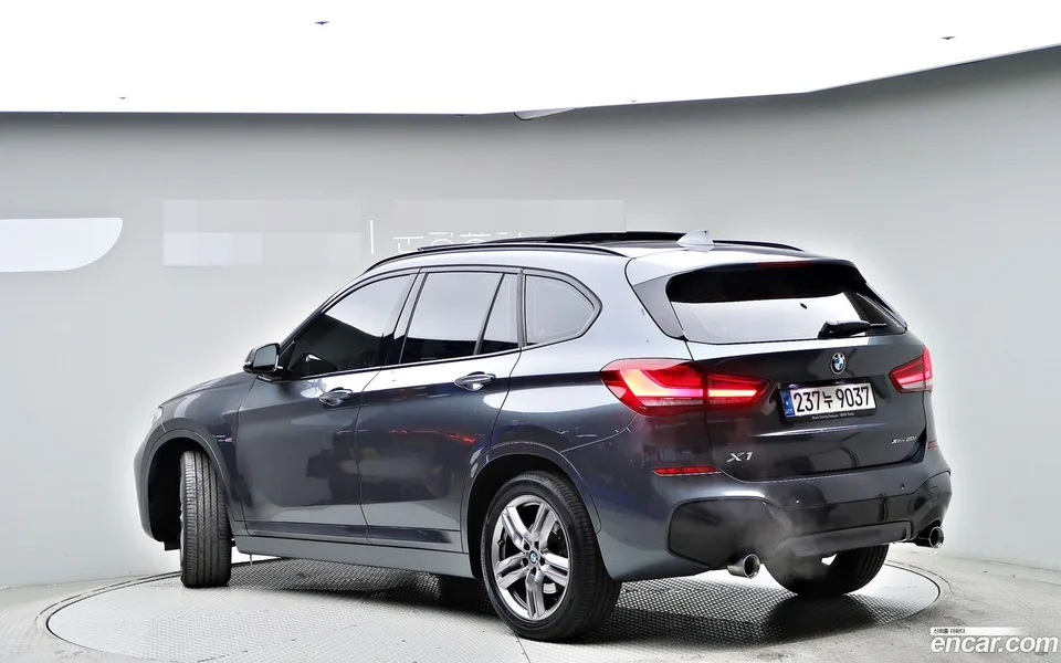 BMW X1 xDrive 20i M 2022 — миниатюра 4