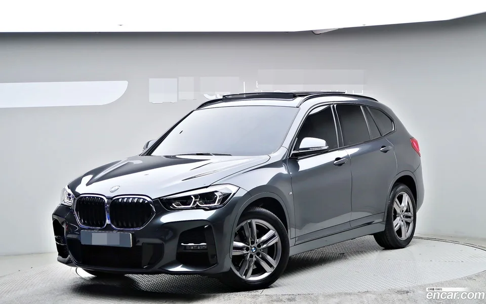 BMW X1 xDrive 20i M 2022 — фото 1, купить с доставкой в Москву