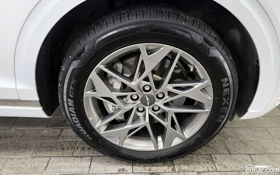 Genesis GV70 2.5T 2WD 2023 — миниатюра 2