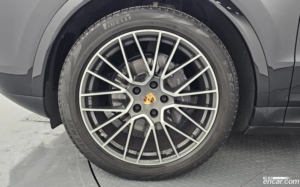 Porsche Cayenne 3.0 2023 — миниатюра 2