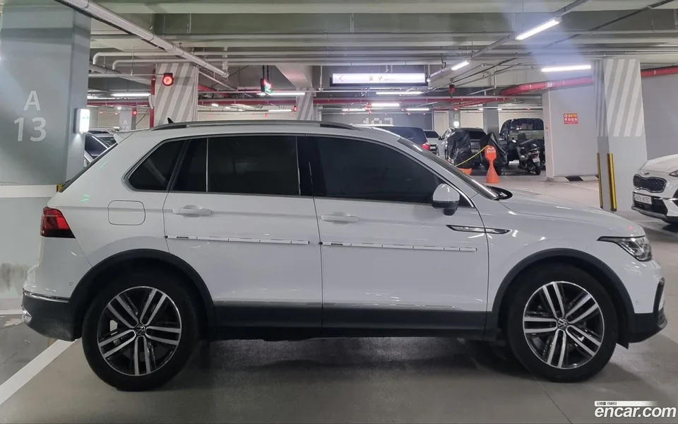 Volkswagen Tiguan 2.0 TDI 2023 — миниатюра 2