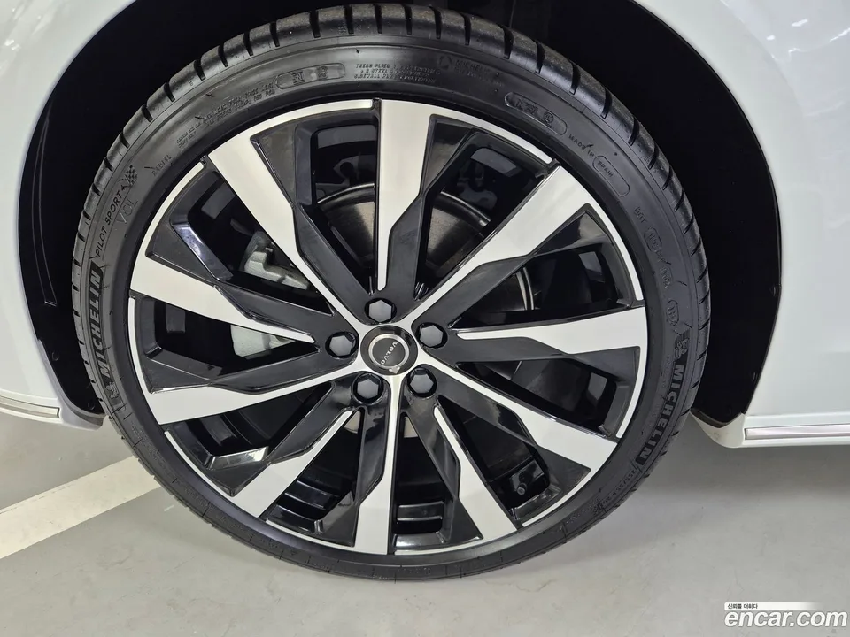 Volvo S90 B5 2025 — миниатюра 2