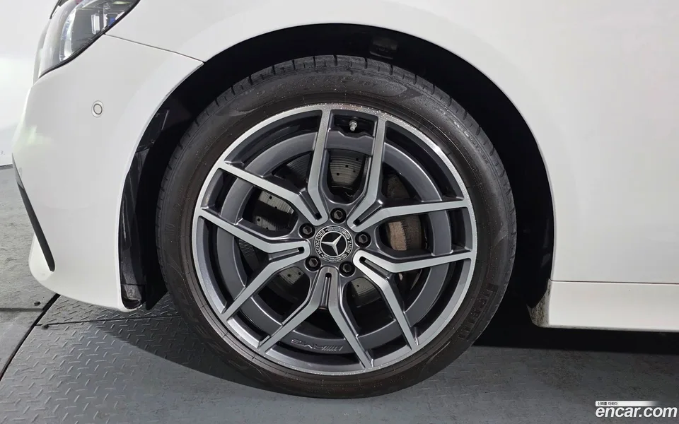 Mercedes-Benz E-Class E300d 4MATIC 2023 — миниатюра 5