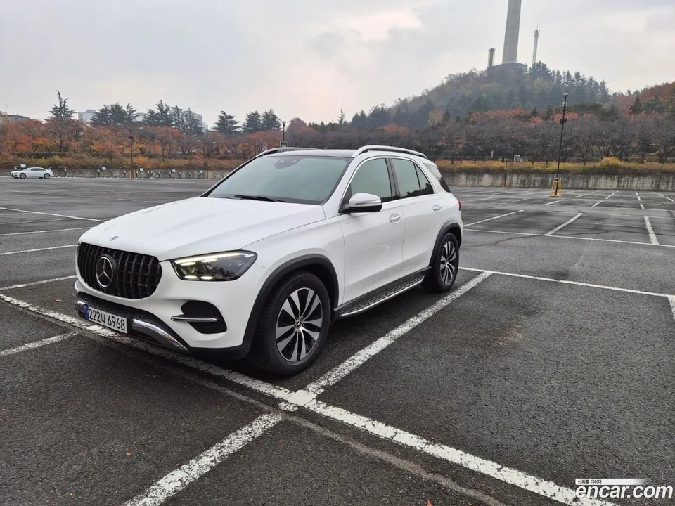 Mercedes-Benz GLE-Class GLE300d 4MATIC 2024 — фото 1, купить с доставкой в Москву
