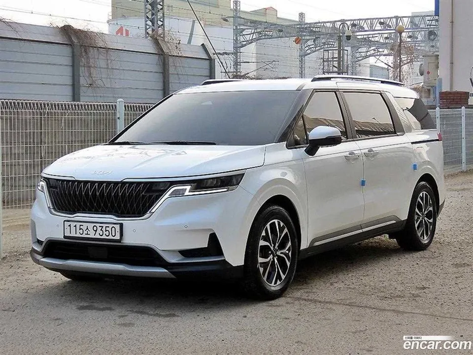Kia Carnival 9 2022 — фото 1, купить с доставкой в Москву