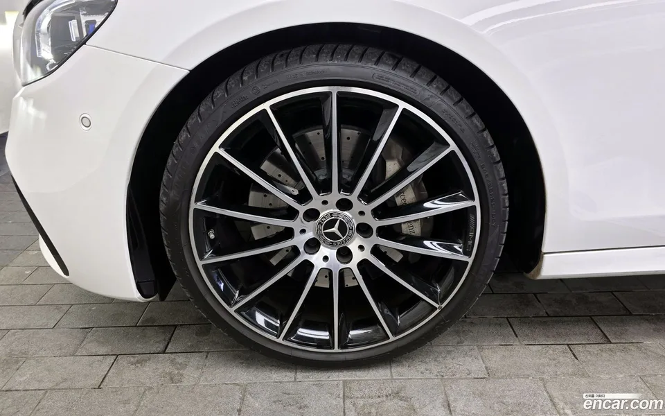 Mercedes-Benz E-Class E350 4MATIC AMG Line 2023 — миниатюра 5