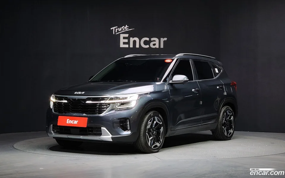 Kia Seltos 1.6 2WD 2023 — фото 1, купить с доставкой в Москву