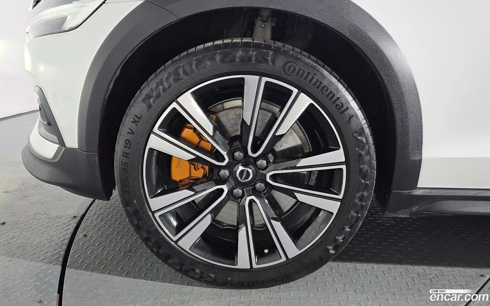 Volvo V60 Cross Country B5 AWD 2022 — миниатюра 2