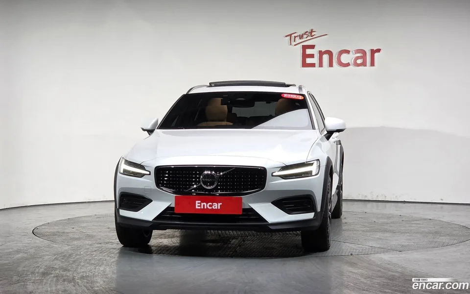 Volvo V60 Cross Country B5 AWD 2022 — миниатюра 3
