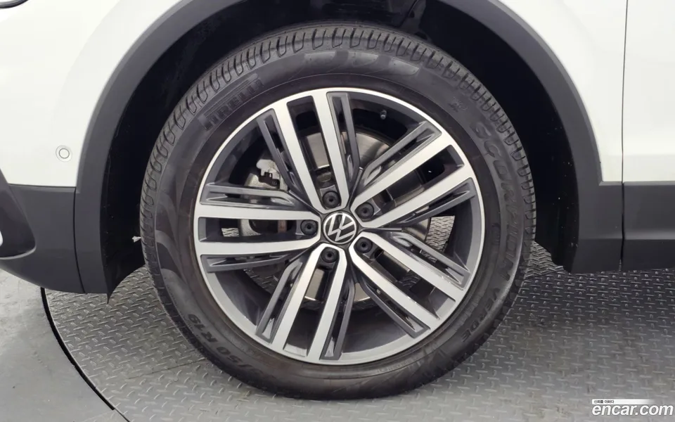 Volkswagen Tiguan Allspace 2.0 TSI 2023 — миниатюра 5