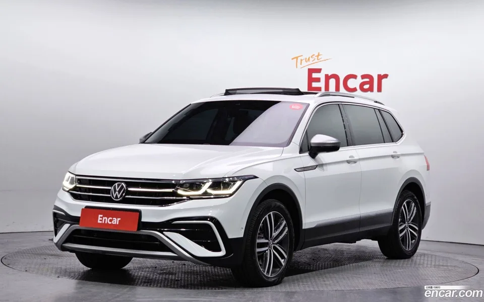 Volkswagen Tiguan Allspace 2.0 TSI 2023 — фото 1, купить с доставкой в Москву